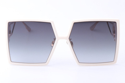 30Montaigne